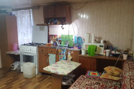 -Продам двух этажный дом 1968 г. в районе Татар-базара.

-Дом не первой свежести,однако пригоден для круглогодичного проживания:первый этаж из кирпича,второй из бревна.

-В доме газ-(котел 2012 г.),разводка отопления по всем этажам,совмещенный С/У,сче