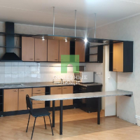 -Продам весь этаж,по документам квартира,с своим выходом на крышу и терасу в самом центре города.