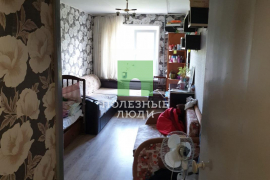 продам 2 к кв на 3 этаже 5 этажного панельного дома 
тихий спокойный двор , магазины в доме ,зоопарк , парк кирова в шаговой доступности . 